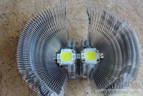 變廢為寶!風扇散熱器變身山寨LED燈