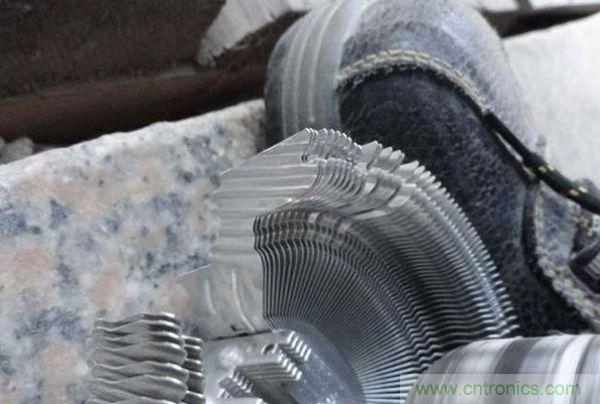 變廢為寶!風扇散熱器變身山寨LED燈