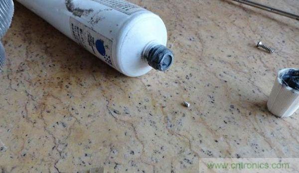 變廢為寶!風扇散熱器變身山寨LED燈