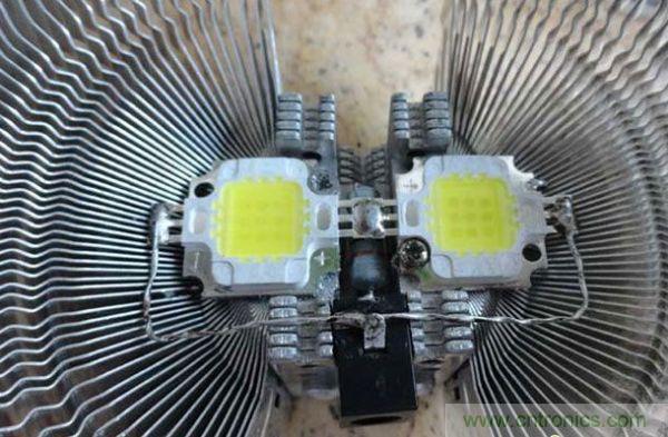 變廢為寶!風扇散熱器變身山寨LED燈