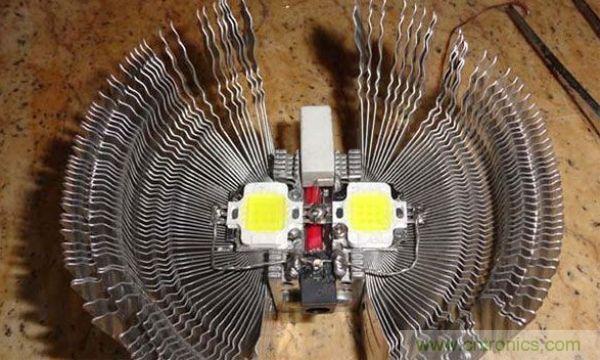 變廢為寶!風扇散熱器變身山寨LED燈