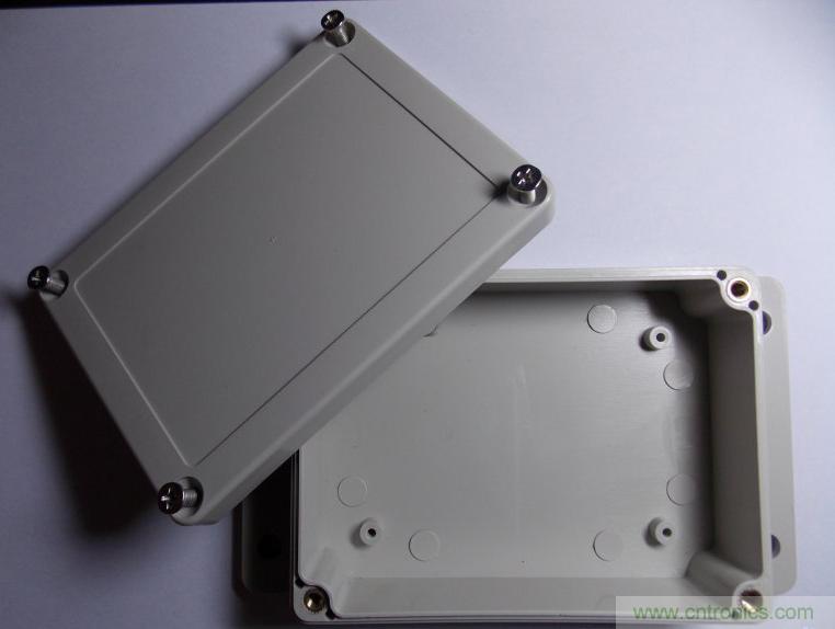 牛人全手工DIY:微電腦智能溫控市電開關