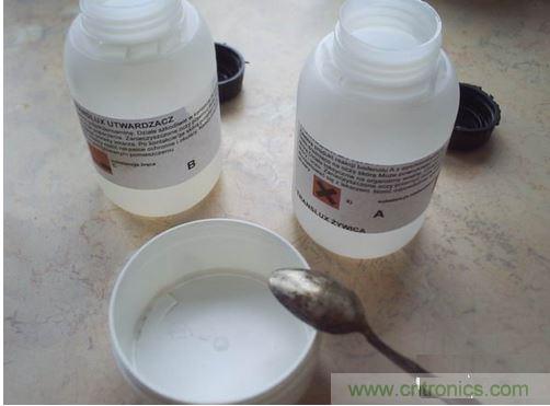 用透明的環氧樹脂將PCB板封裝起來