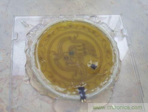 用透明的環氧樹脂將PCB板封裝起來