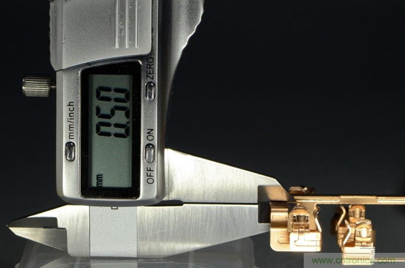 做工怒贊 神秘芯片!小米智能插線板拆解、評測