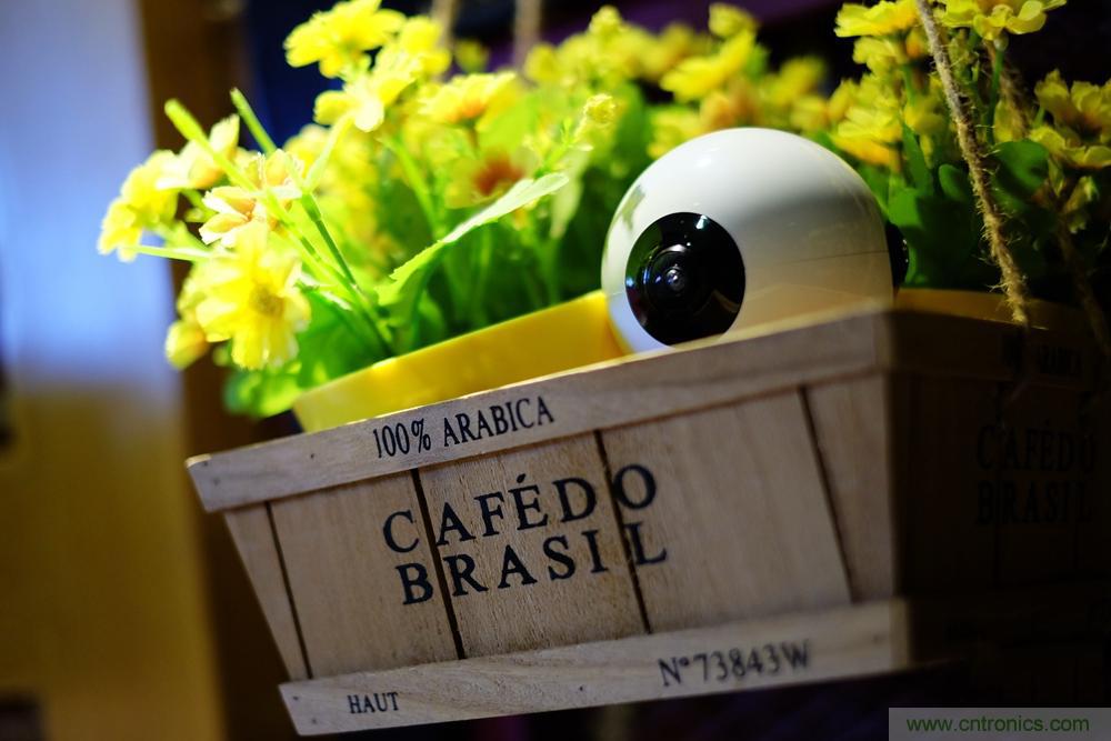 造型神似BB8，讓照片翻滾起來——暴風魔眼