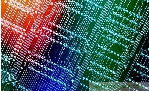 【導讀】對于一個新設計的電路板，調試起來往往會遇到一些困難，特別是當板比較大、元件比較多時，往往無從下手。但如果掌握好一套合理的調試方法，調試起來將會事半功倍。  對于剛拿回來的新PCB板，我們首先要大概觀察一下，板上是否存在問題，例如是否有明顯的裂痕，有無短路、開路等現象。如果有必要的話，可以檢查一下電源跟地線之間的電阻是否足夠大。  然后就是安裝元件了。相互獨立的模塊，如果您沒有把握保證它們工作正常時，最好不要全部都裝上，而是一部分一部分的裝上（對于比較小的電路，可以一次全部裝上），這樣容易確定故障范圍，免得到時遇到問題時，無從下手。一般來說，可以把電源部分先裝好，然后就上電檢測電源輸出電壓是否正常。如果在上電時您沒有太大的把握（即使有很大的把握，也建議您加上一個保險絲，以防萬一），可考慮使用帶限流功能的可調穩壓電源。先預設好過流保護電流，然后將穩壓電電源的電壓值慢慢往上調，并監測輸入電流、輸入電壓以及輸出電壓。如果往上調的過程中，沒有出現過流保護等問題，且輸出電壓也達到了正常，則說明電源部分OK。反之，則要斷開電源，尋找故障點，并重復上述步驟，直到電源正常為止。  接下來逐漸安裝其它模塊，每安裝好一個模塊，就上電測試一下，上電時也是按照上面的步驟，以避免因為設計錯誤或/和安裝錯誤而導致過流而燒壞元件。  PCB   尋找故障的辦法一般有下面幾種：  ①測量電壓法。首先要確認的是各芯片電源引腳的電壓是否正常，其次檢查各種參考電壓是否正常，另外還有各點的工作電壓是否正常等。例如，一般的硅三極管導通時，BE結電壓在0.7V左右，而CE結電壓則在0.3V左右或者更小。如果一個三極管的BE結電壓大于0.7V（特殊三極管除外，例如達林頓管等），可能就是BE結就開路。  ②信號注入法。將信號源加至輸入端，然后依次往后測量各點的波形，看是否正常，以找到故障點。有時我們也會用更簡單的辦法，例如用手握一個鑷子，去碰觸各級的輸入端，看輸出端是否有反應，這在音頻、視頻等放大電路中常使用（但要注意，熱底板的電路或者電壓高的電路，不能使用此法，否則可能會導致觸電）。如果碰前一級沒有反應，而碰后一級有反應，則說明問題出在前一級，應重點檢查。  ③當然，還有很多其它的尋找故障點的方法，例如看、聽、聞、摸等。“看”就是看元件有無明顯的機械損壞，例如破裂、燒黑、變形等;“聽”就是聽工作聲音是否正常，例如一些不該響的東西在響，該響的地方不響或者聲音不正常等;“聞”就是檢查是否有異味，例如燒焦的味道、電容電解液的味道等，對于一個有經驗的電子維修人員來說，對這些氣味是很敏感的;“摸”就是用手去試探器件的溫度是否正常，例如太熱，或者太涼。一些功率器件，工作起來時會發熱，如果摸上去是涼的，則基本上可以判斷它沒有工作起來。但如果不該熱的地方熱了或者該熱的地方太熱了，那也是不行的。一般的功率三極管、穩壓芯片等，工作在70度以下是完全沒問題的。70度大概是怎樣的一個概念呢？如果你將手壓上去，可以堅持三秒鐘以上，就說明溫度大概在70度以下（注意要先試探性的去摸，千萬別把手燙傷了）。  好了，關于調試的問題，我們今天就暫時講這么多，如果想要了解更多的調試方法和經驗，可以去找一些家用電器維修的書來看看，一個好的設計人員，首先應該是一個好的維修人員。