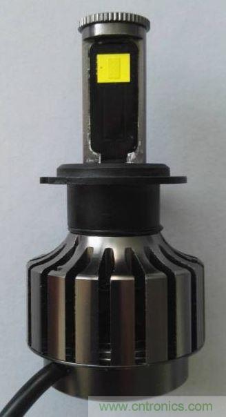 用深圳大道半導(dǎo)體制造的CSP-COBs 改裝圖四所示的用大功率LEDs 制造的汽車前大燈。【拍攝自改裝的外購(gòu)產(chǎn)品】